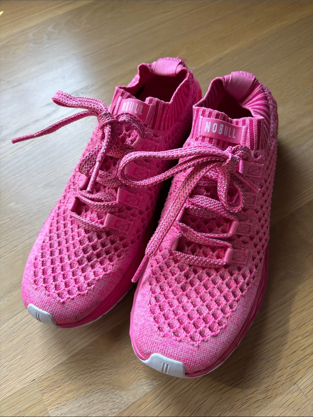 NOBULL size 9 - Women’s Bright Pink Knit Runner sneakers (worn twice)